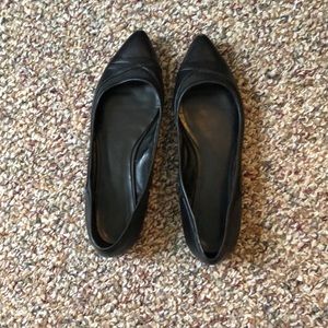 Pointed toe Black Flats